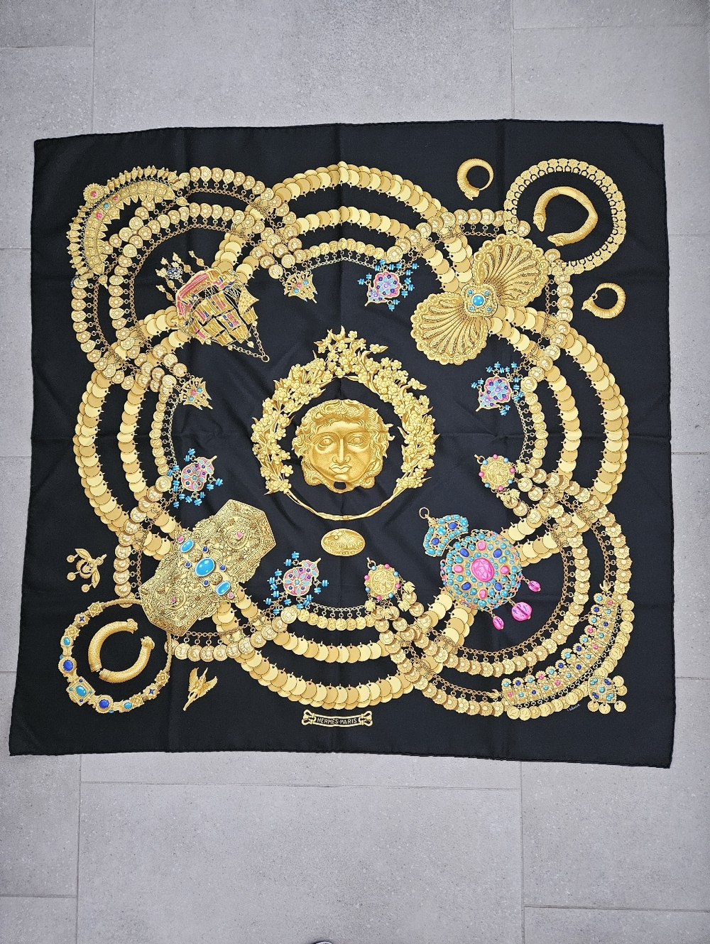 🇨🇵HERMES Black & Gold Medallion Silk Scarf 90X90cm  authentic